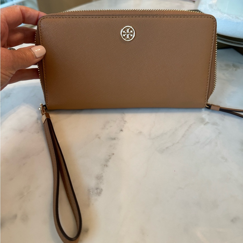 Tory Burch wristlet wallet